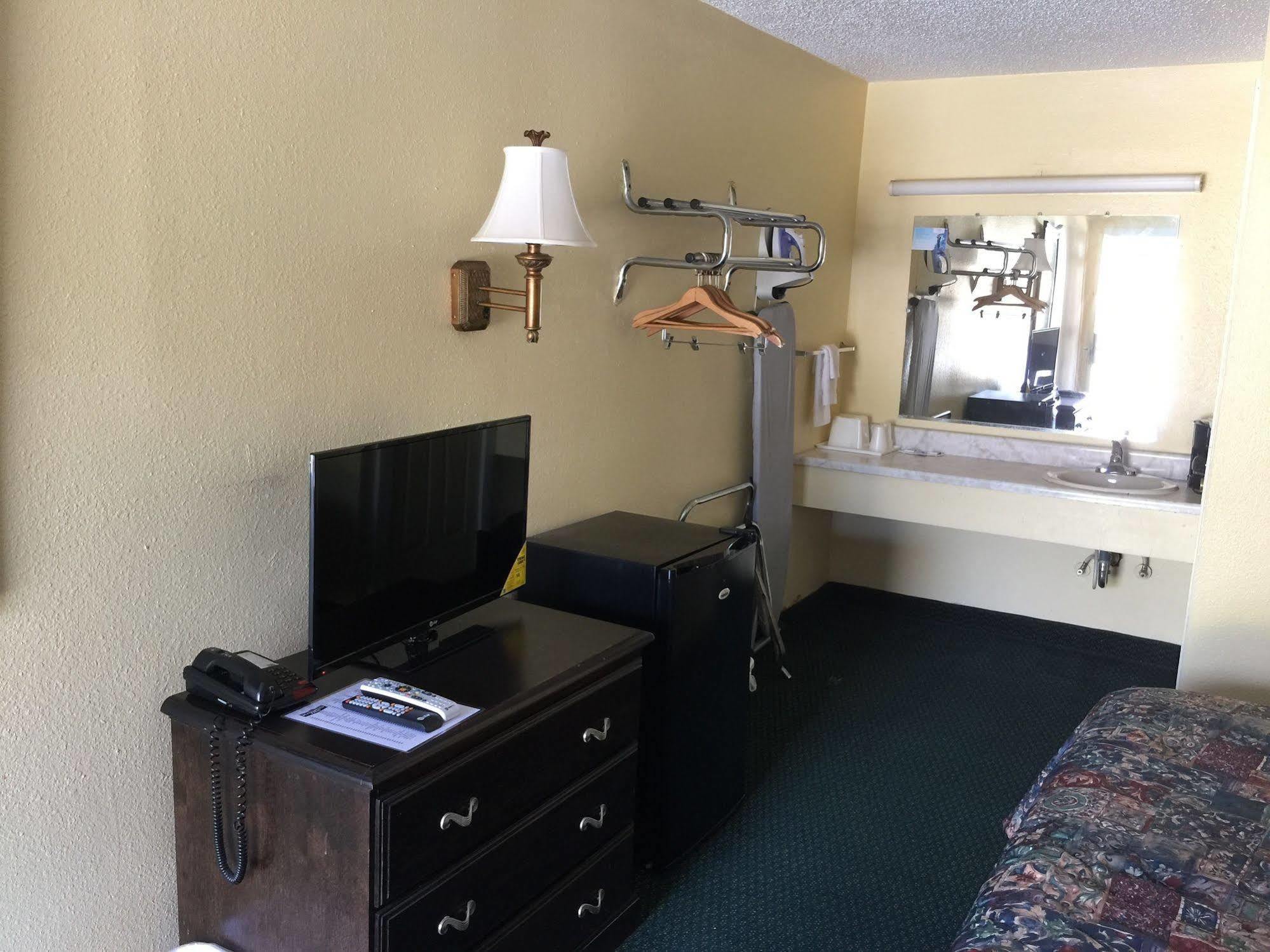 Kansas Inn Independence Εξωτερικό φωτογραφία